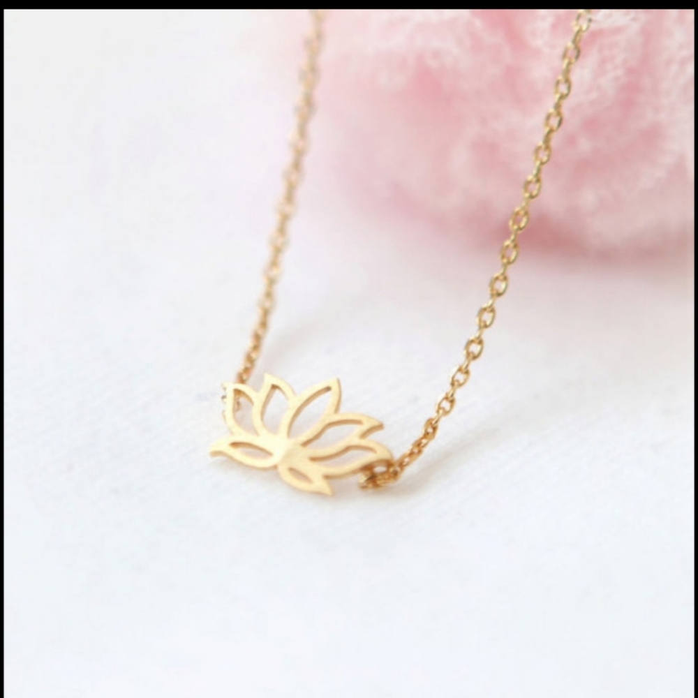🌼Lotus Gold Pendant Necklace🌼
